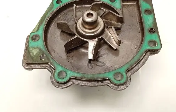 Ford Focus Water pump 30713570