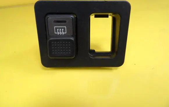 Subaru Legacy Windscreen/window heater switch