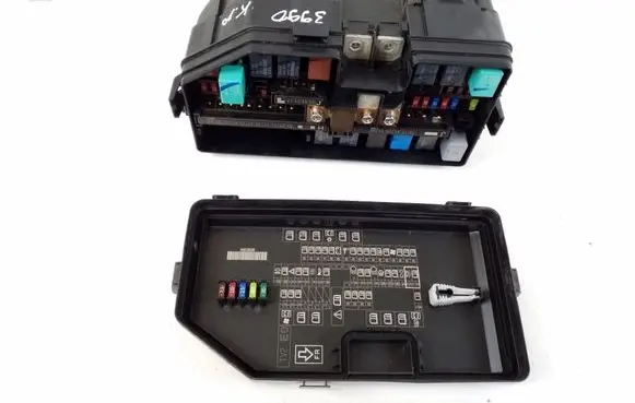 Honda Civic IX Fuse module TV2E010E0