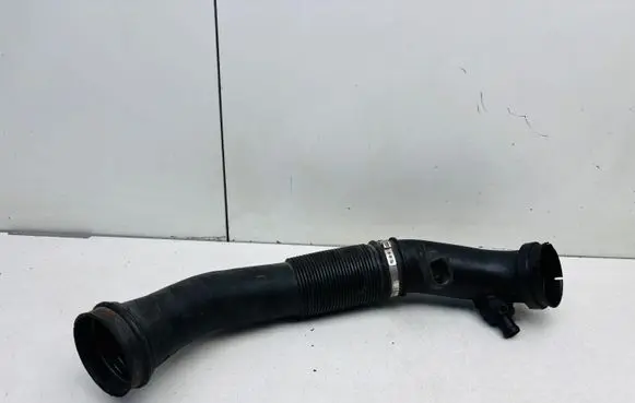 Audi A4 S4 B5 8D Air intake hose/pipe 058129627E 058133357A