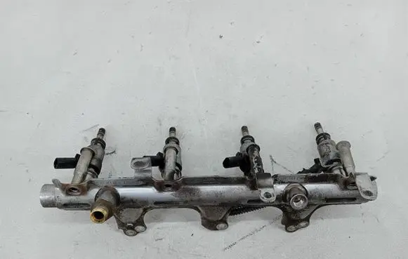 Volkswagen PASSAT B6 Fuel main line pipe 06J133317M