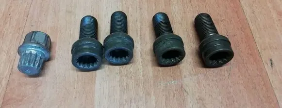 Seat Altea Anti-theft wheel nuts and lock 