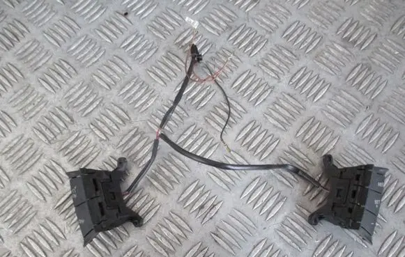 Ford Focus C-MAX Steering wheel buttons/switches 3M5T9E740AD