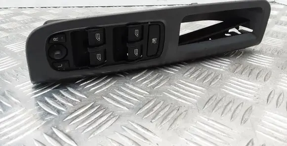 Volvo V50 Electric window control switch 30773210