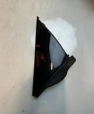 Suzuki Swift I Front triangle window/glass 7718163J0