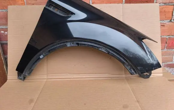 Ford Kuga I Fender 8V4116015A