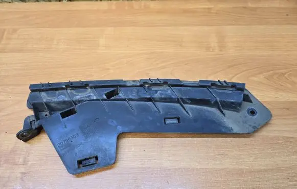 Volvo XC70 Headlight/headlamp mounting bracket 30796388