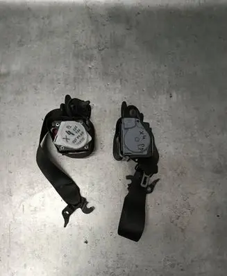 BMW X4 F26 Front seatbelt 7258431 7258432