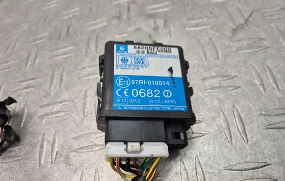 Subaru Impreza II Immobilizer control unit/module 88205FE000 X1T14275M