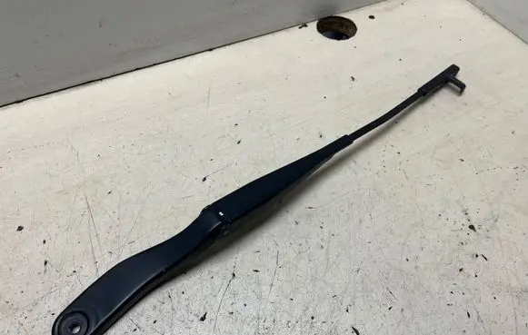 Volvo V50 Front wiper blade arm 30698249