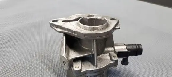Renault Megane II Vacuum pump 8200399569