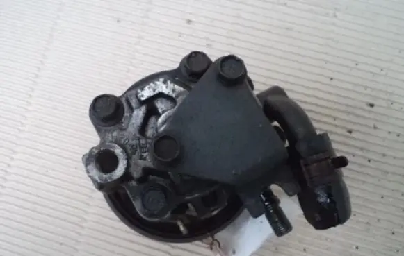 KIA Sephia Power steering pump
