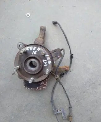 KIA Pro Cee'd II Front wheel hub