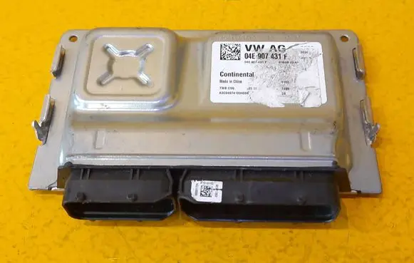 Volkswagen Golf VII Engine control unit/module ECU 04E907431F