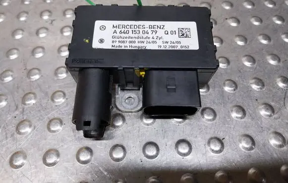 Mercedes-Benz A W169 Glow plug pre-heat relay A6401530479 S26380371