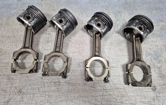 Fiat Bravo Piston with connecting rod