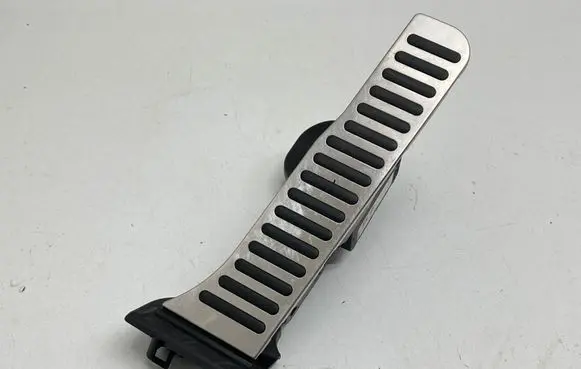 Accelerator throttle pedal