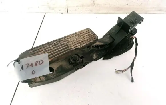 Mercedes-Benz C W203 Accelerator throttle pedal A2113000404