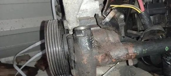 Renault Laguna I Power steering pump 7700823735H 7700823794D