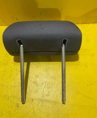 Volkswagen Polo Front seat headrest 