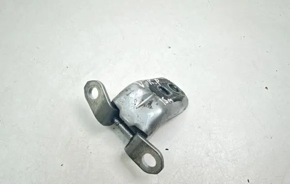 Nissan Qashqai Front door upper hinge