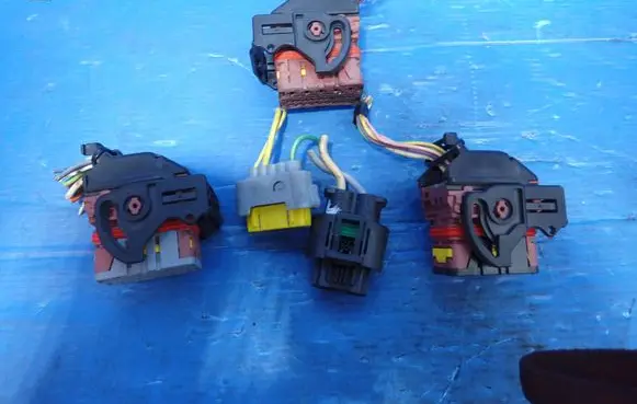 Peugeot 207 Fuse module 9664055480