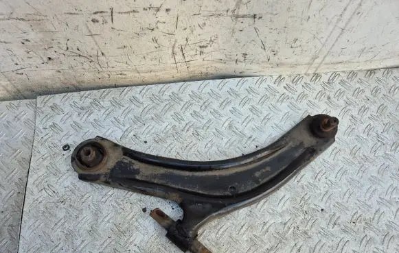 Nissan Qashqai Front lower control arm/wishbone 1121L