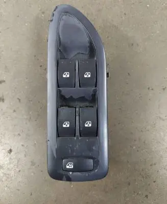 Renault Laguna II Electric window control switch 8200397299B