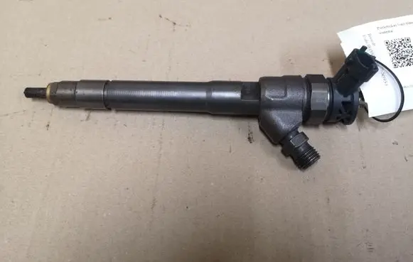 Renault Trafic III (X82) Fuel injector 0445110546
