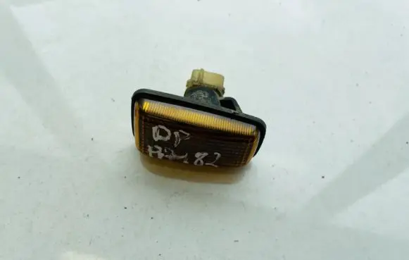 Citroen Xsara Front fender indicator light