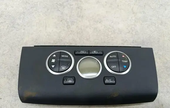 Nissan Tiida C11 Climate control/heater control trim 