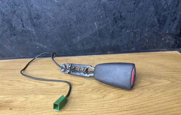 Volvo S80 Front seatbelt buckle 615580