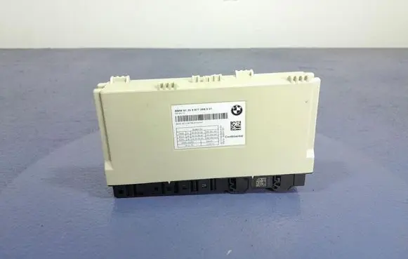 Audi A4 S4 B7 8E 8H Seat control module 9877268