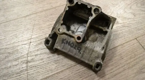 Iveco Daily 6th gen A/C compressor mount bracket 504388828