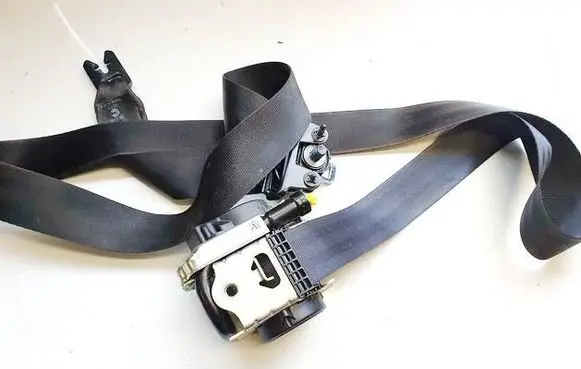 Volvo V40 Front seatbelt 31484535 637750100