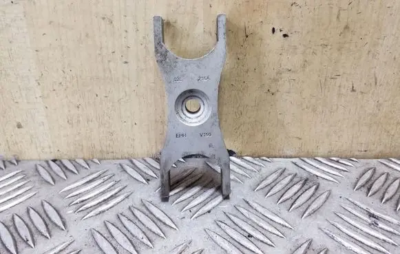 Volkswagen PASSAT B7 Fuel Injector clamp holder 03L216A
