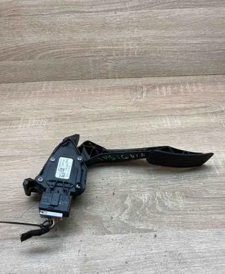 Opel Insignia A Accelerator throttle pedal 13237356 6PV009765