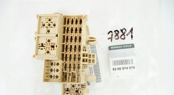Renault Master III Relay mounting block 8200574970