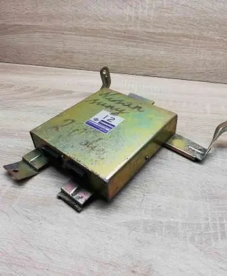 Nissan X-Trail T30 Engine control unit/module ECU 2371066C00 A93B71565