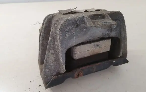 Ford Galaxy Engine mount bracket