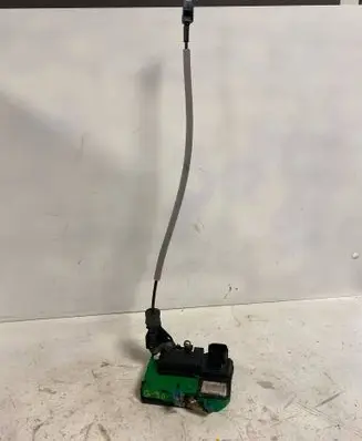 Volvo XC90 Front door lock 30663044