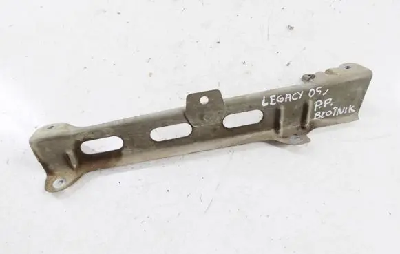 Subaru Legacy Fender mounting bracket