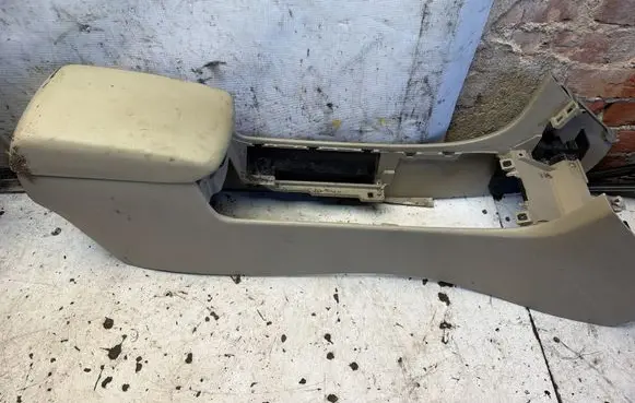 Mazda 3 I Center console