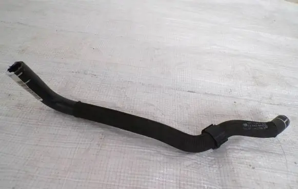 Engine coolant pipe/hose