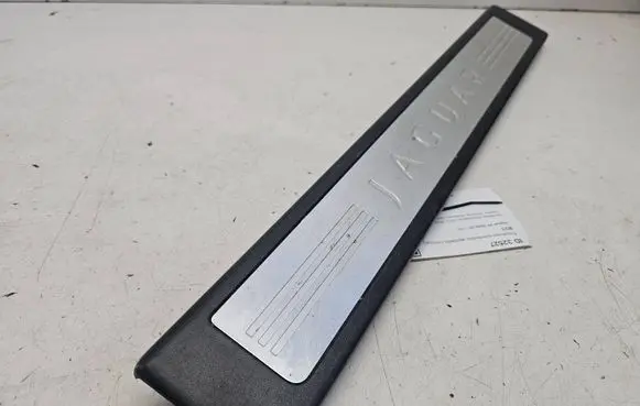 Jaguar XF X250 Front sill trim cover 8X2313200AF