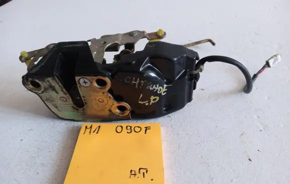 Chrysler PT Cruiser Front door lock 1212123