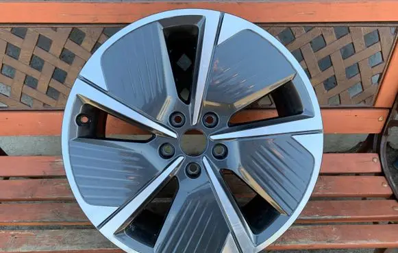 Seat Leon IV R18 alloy rim 