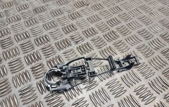 Skoda Octavia Mk2 (1Z) Front door exterior handle/bracket 100837885b8