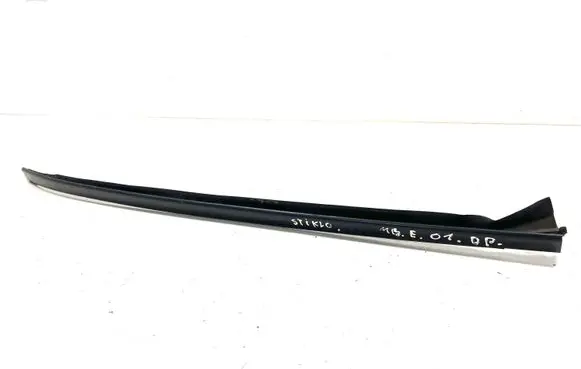 Mercedes-Benz E W210 Windshield trim 418106 4181066