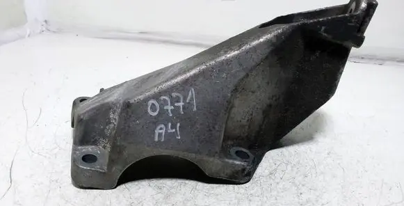 Audi A4 S4 B6 8E 8H Engine mounting bracket 8E0199307